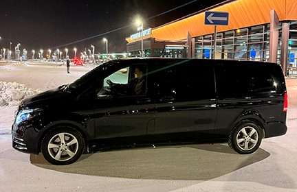 Rovaniemi: VIP Airport Transfer with Arctic Experience